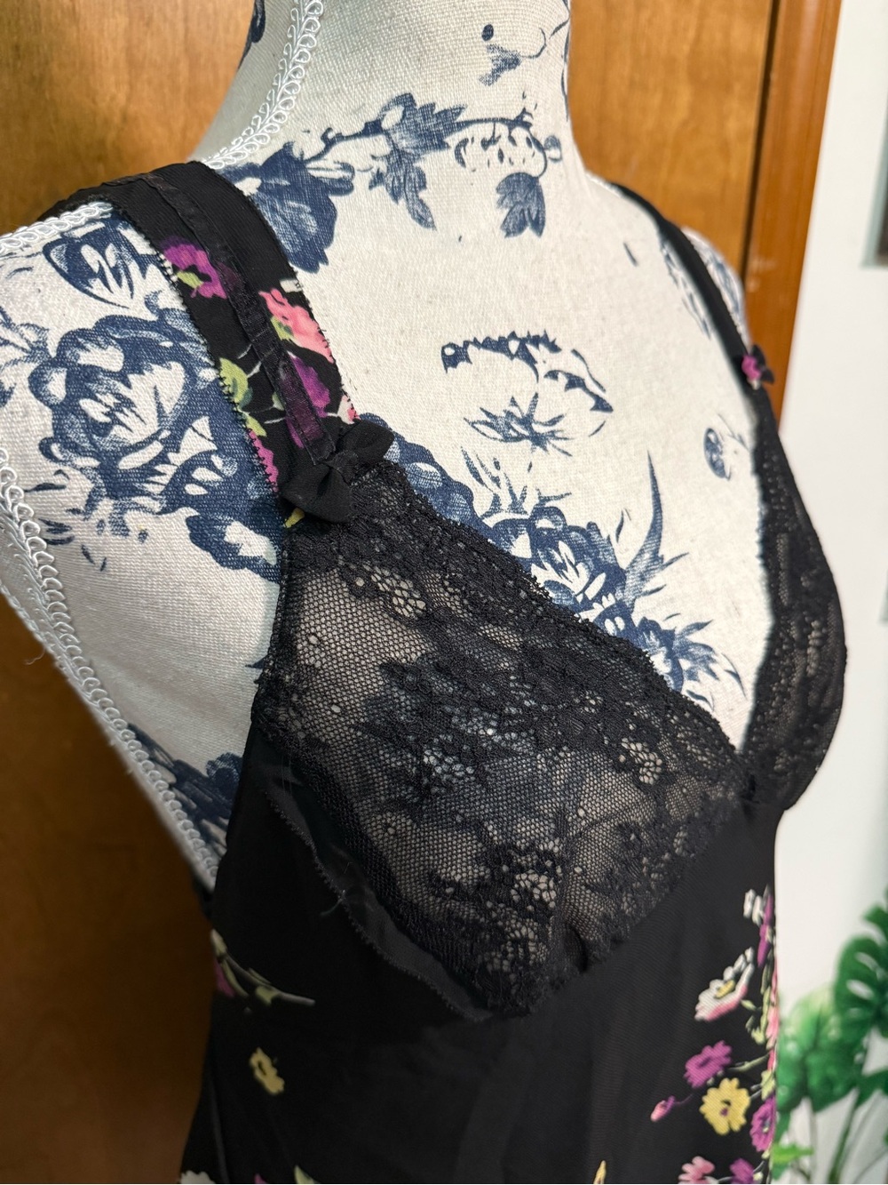 Oscar De La Renta- Black/pinkFloral Lace-Trim Sleep Chemise - Women Medium - Picture 2 of 13